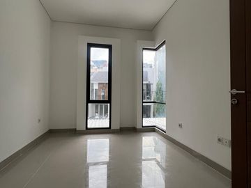 Disewakan Rumah Green Park View Jakarta Barat 5x15m, Unfurnished