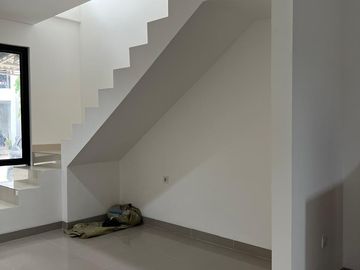 Disewakan Rumah Green Park View Jakarta Barat 5x15m, Unfurnished