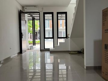 Disewakan Rumah Green Park View Jakarta Barat 5x15m, Unfurnished