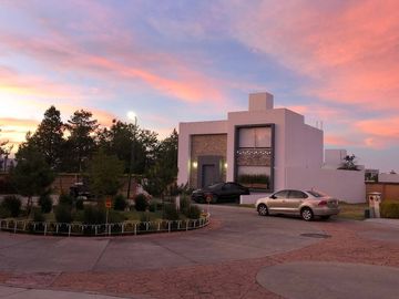 CASA EN COTO PRIVADO EN ALTOZANO, a unos pasos de escuelas, hospitales. REBAJADA