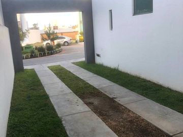CASA EN COTO PRIVADO EN ALTOZANO, a unos pasos de escuelas, hospitales. REBAJADA