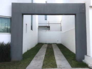 CASA EN COTO PRIVADO EN ALTOZANO, a unos pasos de escuelas, hospitales. REBAJADA
