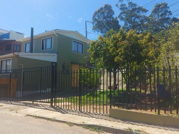SE VENDE AMPLIA CASA EN  EL TERCER SECTOR DE PLAYA ANCHA