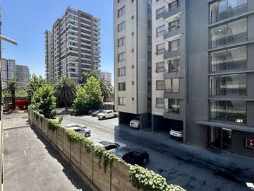Se vende departamento 2 dormitorios,  2 baños, estacionamiento y bodega en San Miguel a pasos de metro Lo Viel