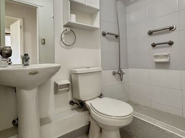 Se vende departamento 2 dormitorios,  2 baños, estacionamiento y bodega en San Miguel a pasos de metro Lo Viel