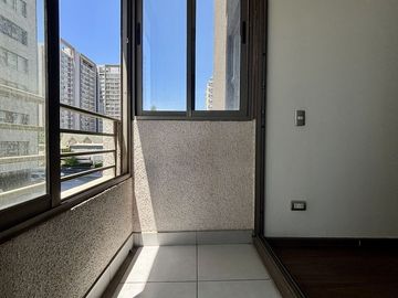 Se vende departamento 2 dormitorios,  2 baños, estacionamiento y bodega en San Miguel a pasos de metro Lo Viel