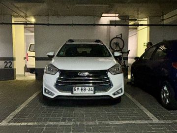 Se vende departamento 2 dormitorios,  2 baños, estacionamiento y bodega en San Miguel a pasos de metro Lo Viel