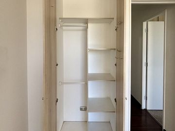 Se vende departamento 2 dormitorios,  2 baños, estacionamiento y bodega en San Miguel a pasos de metro Lo Viel