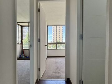 Se vende departamento 2 dormitorios,  2 baños, estacionamiento y bodega en San Miguel a pasos de metro Lo Viel
