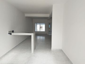 Casa nueva de 3 recámaras con amplio jardín en la Col. Ejido 1ro. de mayo sur