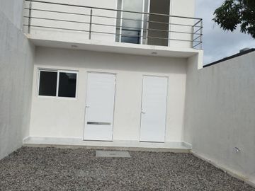 Casa nueva de 3 recámaras con amplio jardín en la Col. Ejido 1ro. de mayo sur