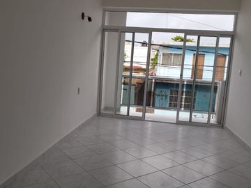 Casa nueva de 3 recámaras con amplio jardín en la Col. Ejido 1ro. de mayo sur