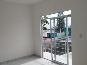 Casa nueva de 3 recámaras con amplio jardín en la Col. Ejido 1ro. de mayo sur