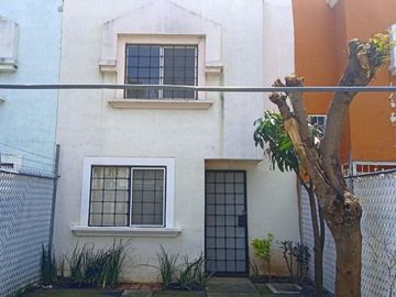 CASA HABITACIÓN 2 PLANTAS, 3 RECAMARAS EN VILLAS DEL PEDREGAL. Se aceptan créditos