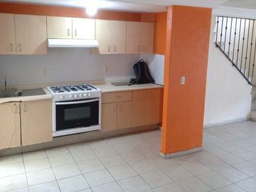 CASA HABITACIÓN 2 PLANTAS, 3 RECAMARAS EN VILLAS DEL PEDREGAL. Se aceptan créditos