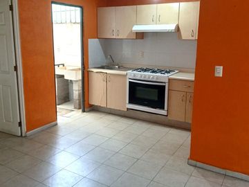 CASA HABITACIÓN 2 PLANTAS, 3 RECAMARAS EN VILLAS DEL PEDREGAL. Se aceptan créditos