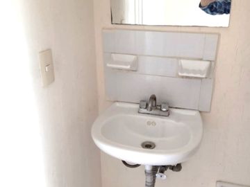 CASA HABITACIÓN 2 PLANTAS, 3 RECAMARAS EN VILLAS DEL PEDREGAL. Se aceptan créditos