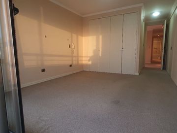 VERIDICA VENDE departamento 4D 4B 2E 1 Bod $UF 9.495