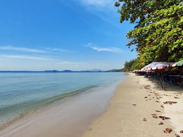Brand new pool villa with short walking distance to Mae Phim Beach