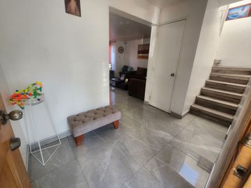 Hermosa Casa en venta Avda.Los Halcones Larapinta, Lampa