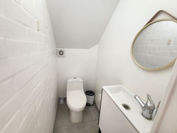 Hermosa Casa en venta Avda.Los Halcones Larapinta, Lampa