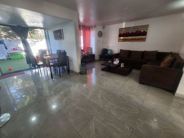 Hermosa Casa en venta Avda.Los Halcones Larapinta, Lampa