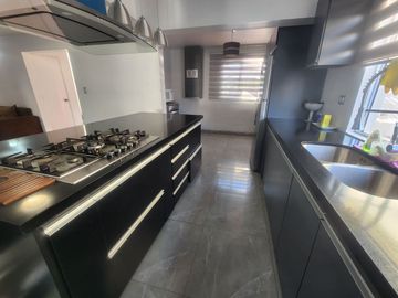 Hermosa Casa en venta Avda.Los Halcones Larapinta, Lampa