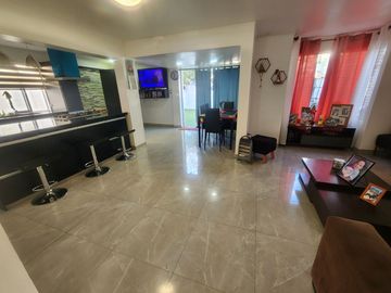 Hermosa Casa en venta Avda.Los Halcones Larapinta, Lampa