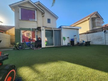 Hermosa Casa en venta Avda.Los Halcones Larapinta, Lampa