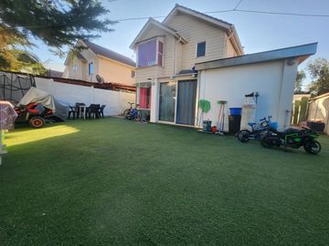 Hermosa Casa en venta Avda.Los Halcones Larapinta, Lampa