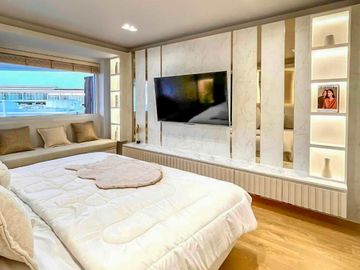 2 Bedroom condo (Penthouse duplex condo) with doisuthep view for sale nearby Maya Shopping Mall