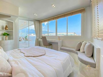 2 Bedroom condo (Penthouse duplex condo) with doisuthep view for sale nearby Maya Shopping Mall