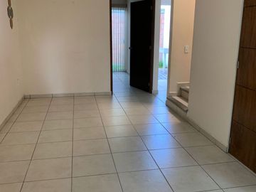 RENTA CASA BOSQUES DE GALERÍAS EN JIUTEPEC