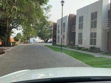 RENTA CASA BOSQUES DE GALERÍAS EN JIUTEPEC