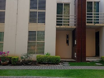 RENTA CASA BOSQUES DE GALERÍAS EN JIUTEPEC