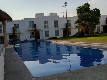 RENTA CASA BOSQUES DE GALERÍAS EN JIUTEPEC