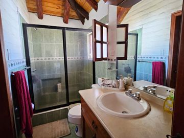 Valle de Los Chillos, Urb. El Rancho, Venta, Hermosa Casa Estilo Rustico