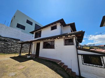Valle de Los Chillos, Urb. El Rancho, Venta, Hermosa Casa Estilo Rustico