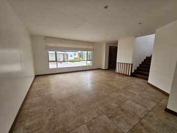 Cumbaya, Sector Colegio Menor, Moderna Casa, Conjunto Privado.