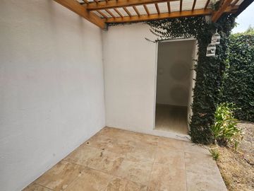 Cumbaya, Sector Colegio Menor, Moderna Casa, Conjunto Privado.