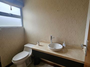 Cumbaya, Sector Colegio Menor, Moderna Casa, Conjunto Privado.