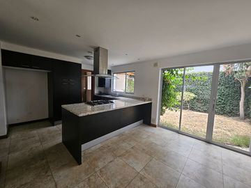Cumbaya, Sector Colegio Menor, Moderna Casa, Conjunto Privado.