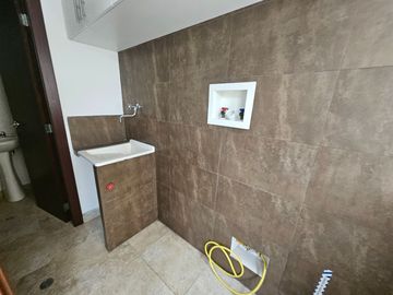 Cumbaya, Sector Colegio Menor, Moderna Casa, Conjunto Privado.