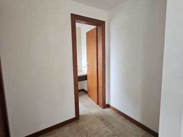 Cumbaya, Sector Colegio Menor, Moderna Casa, Conjunto Privado.