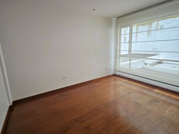 Cumbaya, Sector Colegio Menor, Moderna Casa, Conjunto Privado.