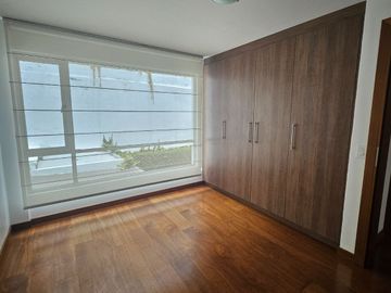 Cumbaya, Sector Colegio Menor, Moderna Casa, Conjunto Privado.