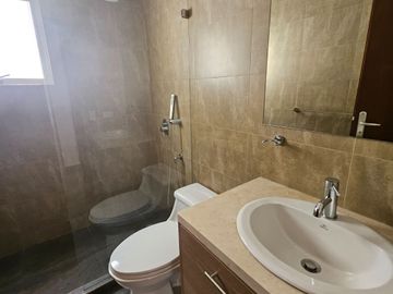 Cumbaya, Sector Colegio Menor, Moderna Casa, Conjunto Privado.
