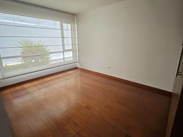 Cumbaya, Sector Colegio Menor, Moderna Casa, Conjunto Privado.