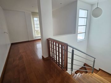 Cumbaya, Sector Colegio Menor, Moderna Casa, Conjunto Privado.