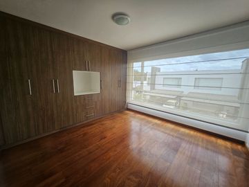 Cumbaya, Sector Colegio Menor, Moderna Casa, Conjunto Privado.